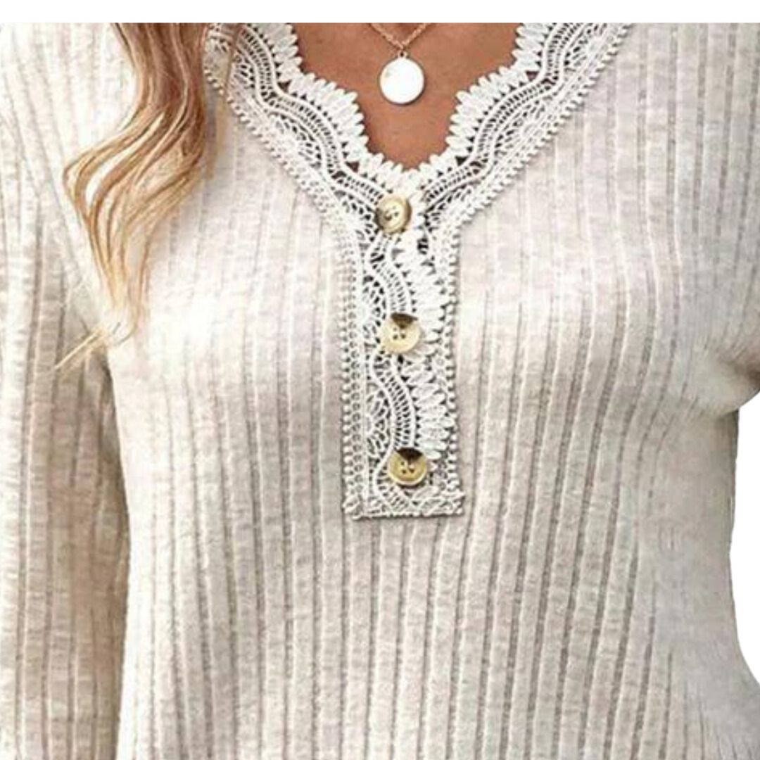 Stilla | Ribstrikket Henley med Blondestof Detaljer