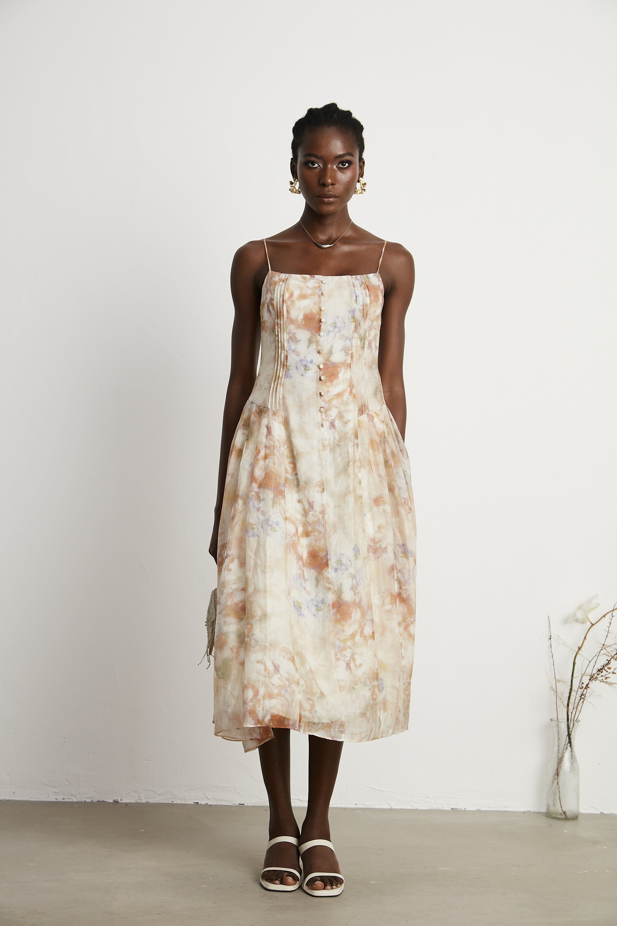 Stilla | Blomster Print Midi Kjole Levere