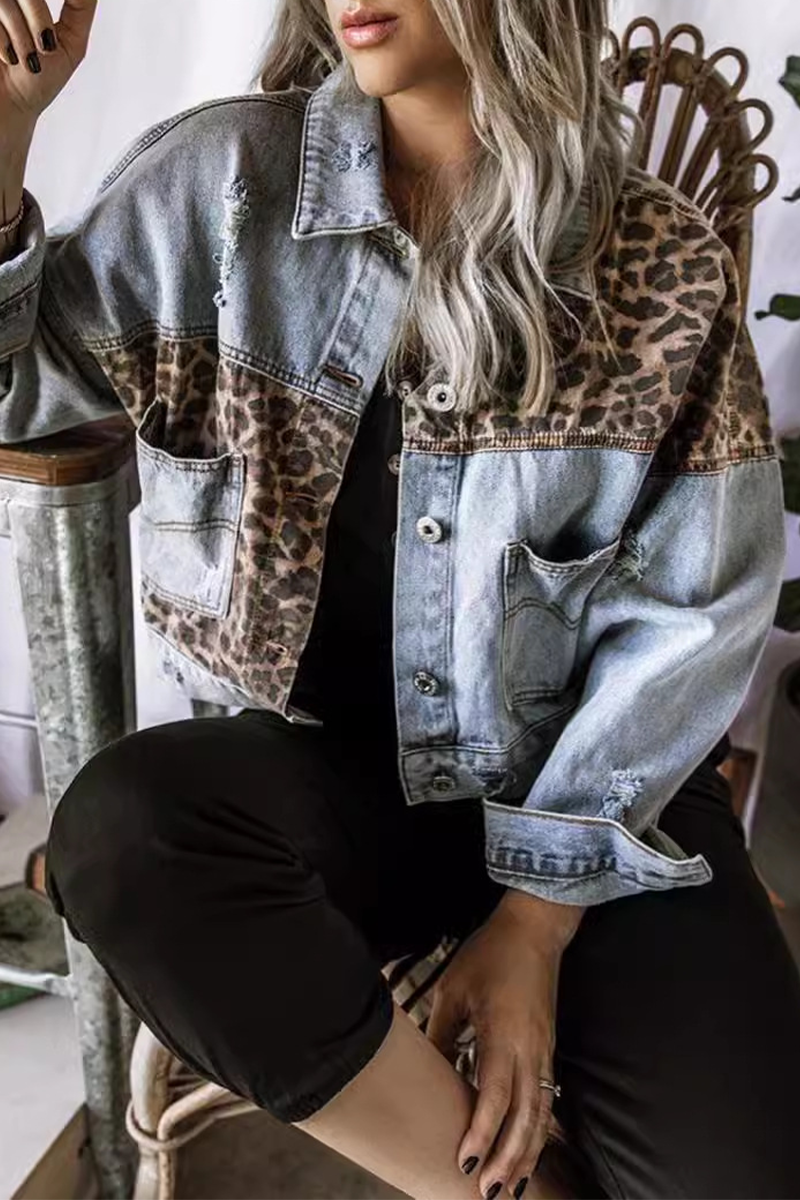 Stilla | Fritids overbeklædning med leopardmønster og kontrastfarvet, opkrøbet krave i patchwork look på udsalg