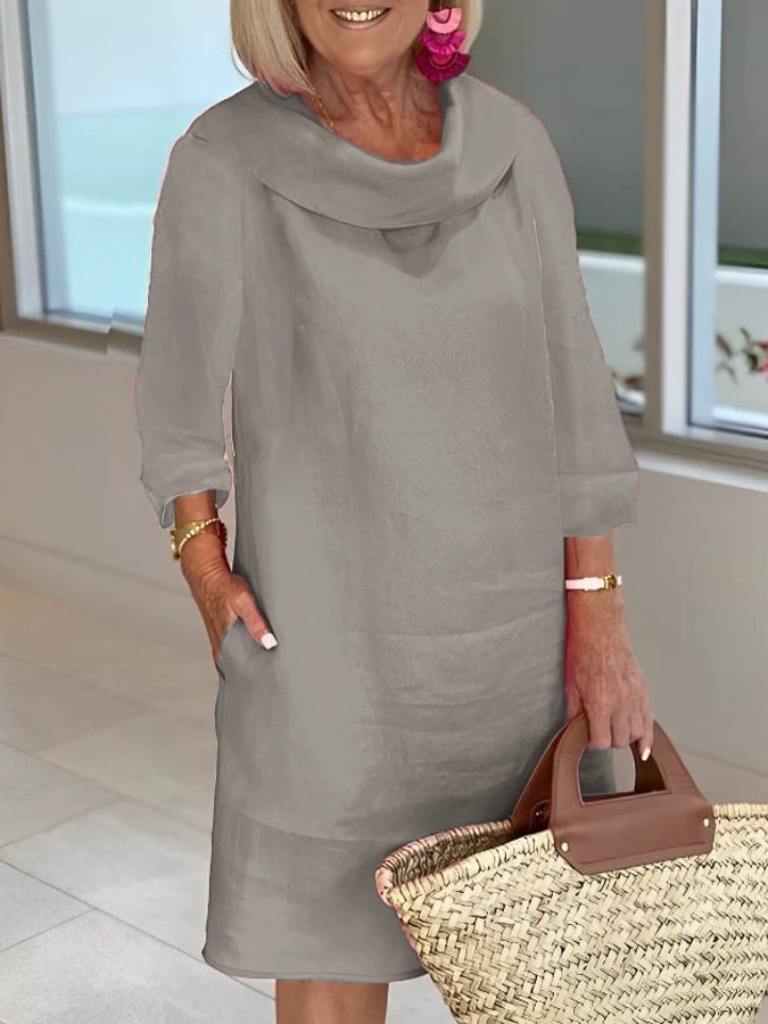 Stilla | Elegant Plisseret Kjole Raffineret Stil Med En Elegant Plisseret Udskæring
