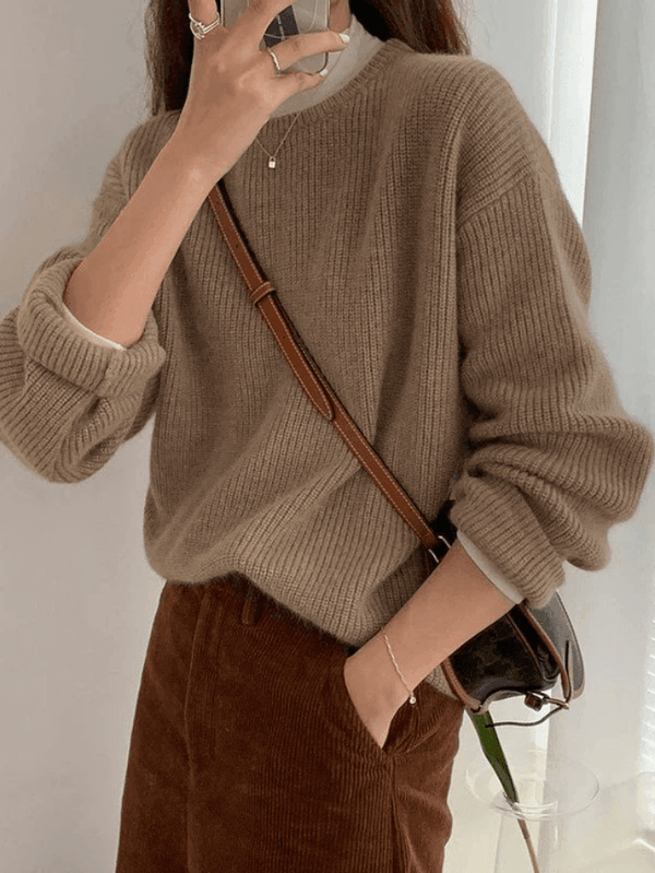 Stilla | Dame sweater I Minimalistisk Stil Med Voluminøs Krave Hot på udsalg