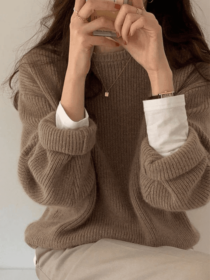 Stilla | Dame sweater I Minimalistisk Stil Med Voluminøs Krave Hot på udsalg