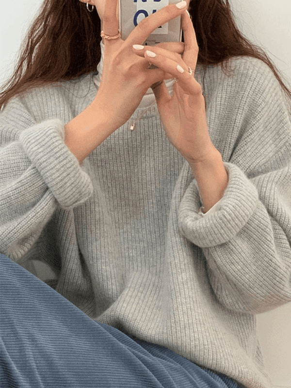 Stilla | Dame sweater I Minimalistisk Stil Med Voluminøs Krave Hot på udsalg