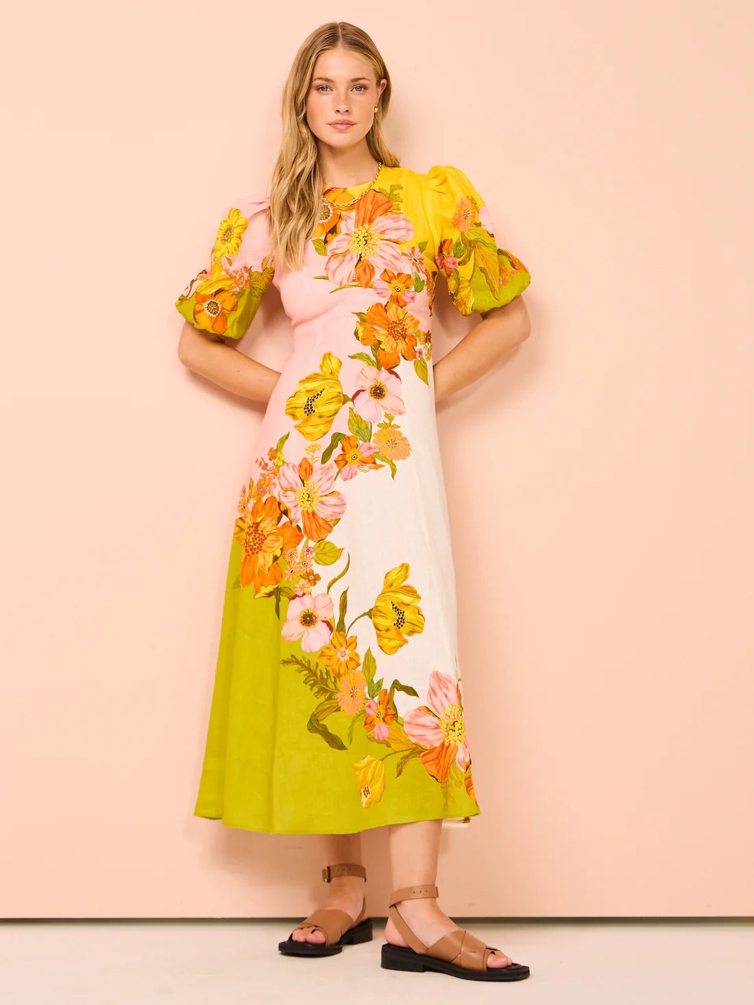 Stilla | Trendy Blomstret Midi Kjole Til Ferie Mode