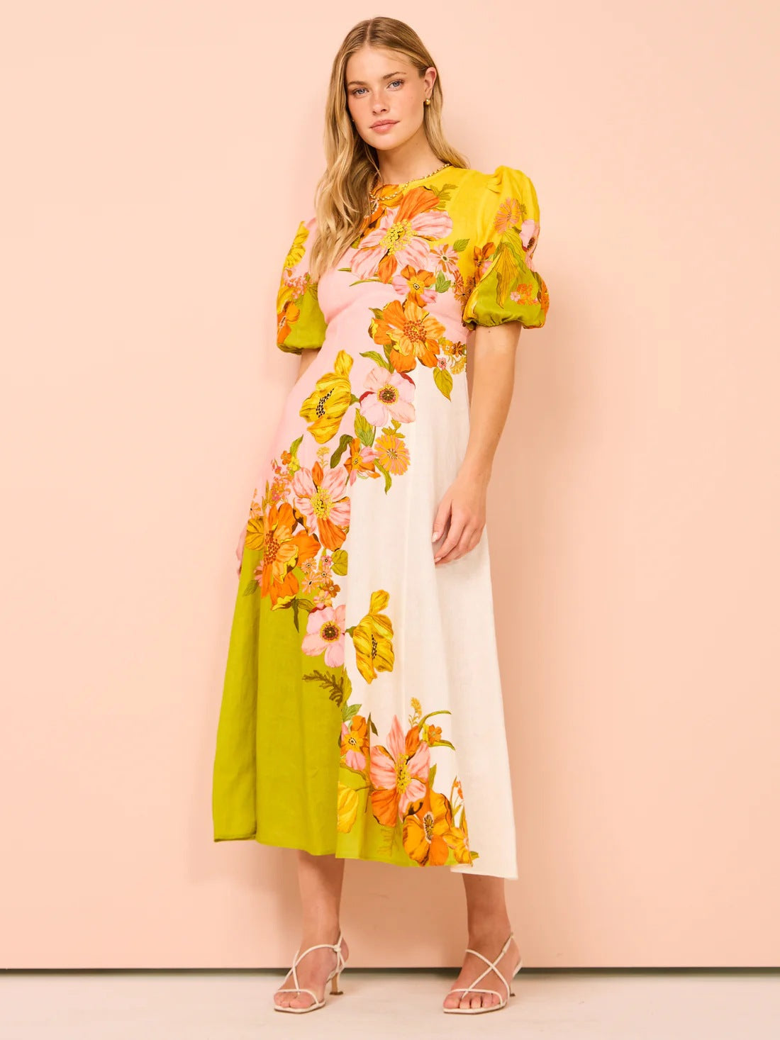 Stilla | Trendy Blomstret Midi Kjole Til Ferie Mode